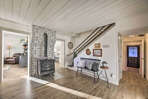 House (5 Bedrooms) | Interior