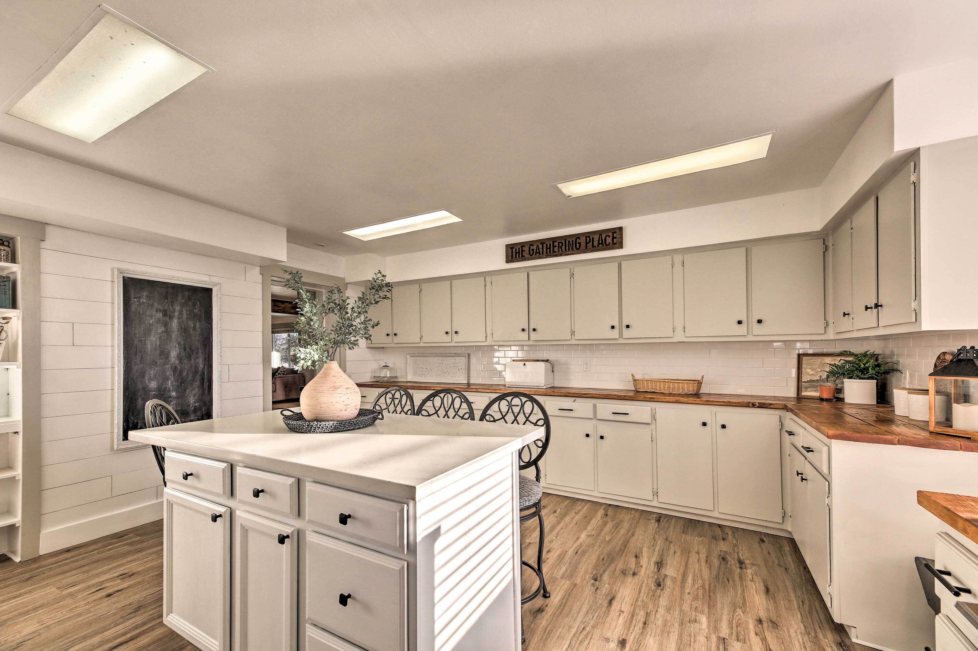 House (5 Bedrooms) | Interior