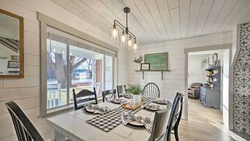 House (5 Bedrooms) | Interior