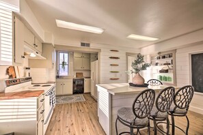 House (5 Bedrooms) | Interior