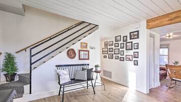 House (5 Bedrooms) | Interior