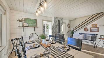 House (5 Bedrooms) | Interior