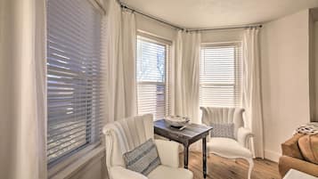 House (5 Bedrooms) | Interior