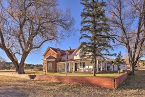 House (5 Bedrooms) | Interior - Grand Porch & Peaceful Setting! Luna Farmhouse (Luna)