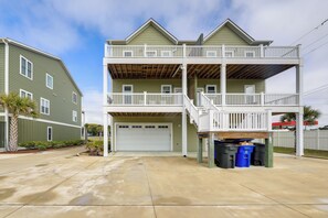 Apartment (3 Bedrooms) | Interior - Emerald Isle Getaway w/ Decks & Beach Views! (Emerald Isle)