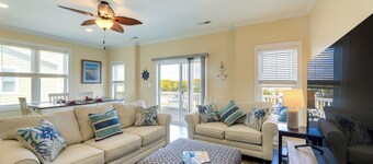 Emerald Isle Getaway w/ Decks & Beach Views!