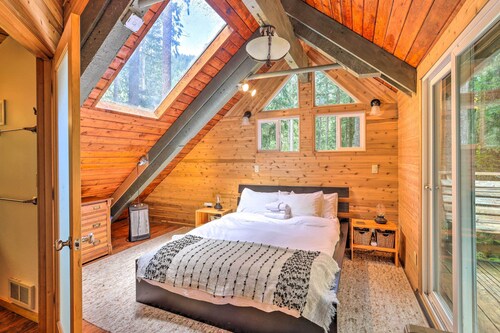 Peaceful Wooded Cabin By Mt. Baker Ski Area!