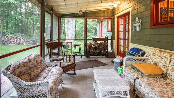 Cottage (4 Bedrooms) | Interior - Harbert Cottage w/ Fire Pit: Half Mile to Beach! (Harbert)