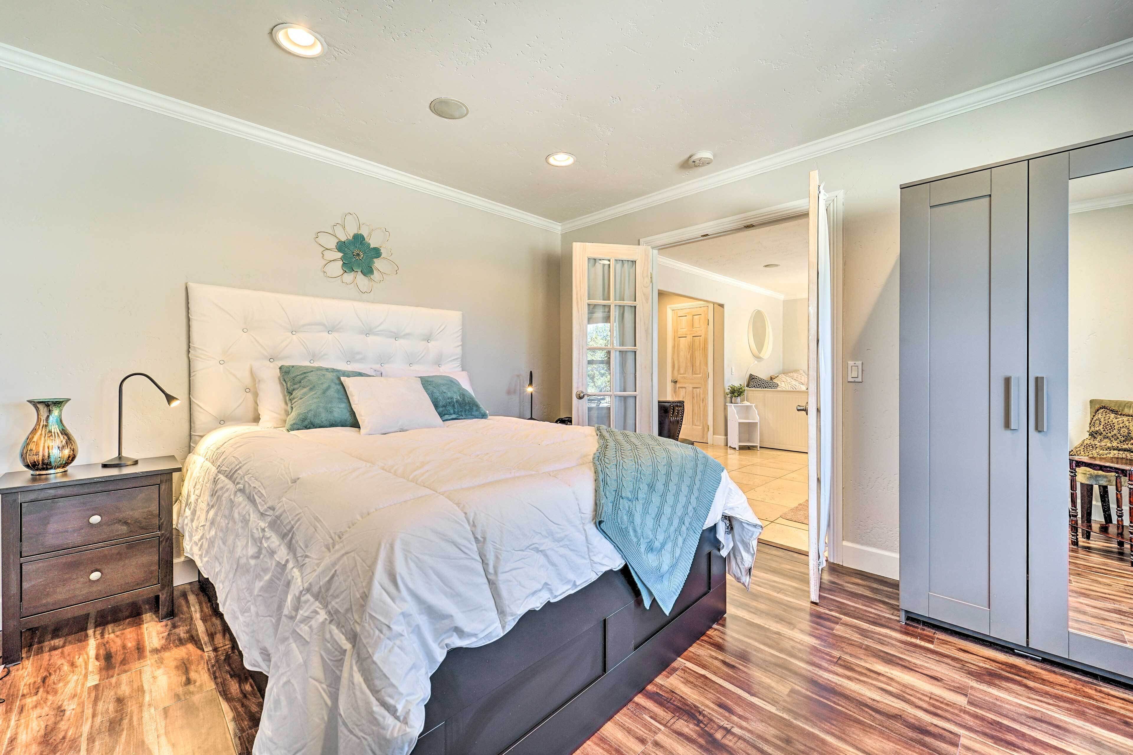 House (6 Bedrooms) | Interior