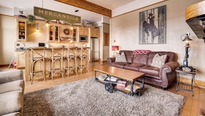 Apartemen (3 Bedrooms) | Bagian depan properti