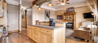 Vintage Downtown Laramie Apartment w/ Deck!