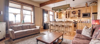 Vintage Downtown Laramie Apartment w/ Deck!