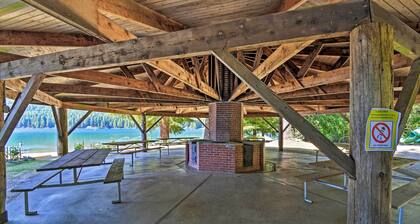 Quaint Lake Cushman Cottage w/ Private Access!