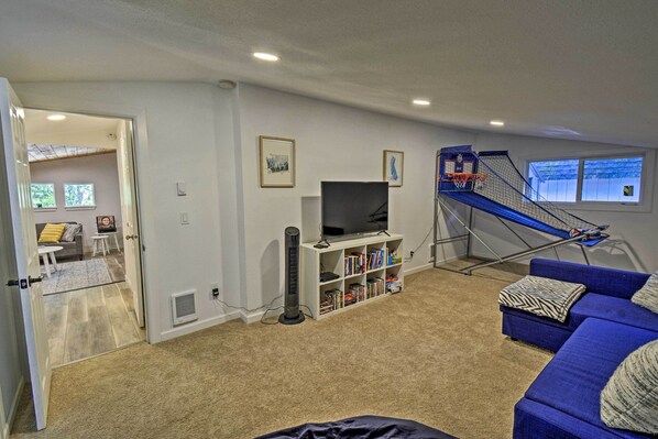 Cottage (3 Bedrooms) | Interior - Quaint Lake Cushman Cottage w/ Private Access! (Hoodsport)