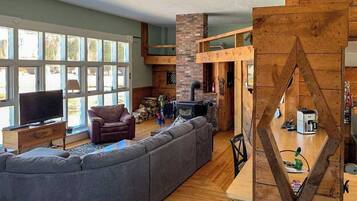 House (4 Bedrooms) | Interior