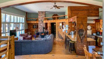 House (4 Bedrooms) | Front of property