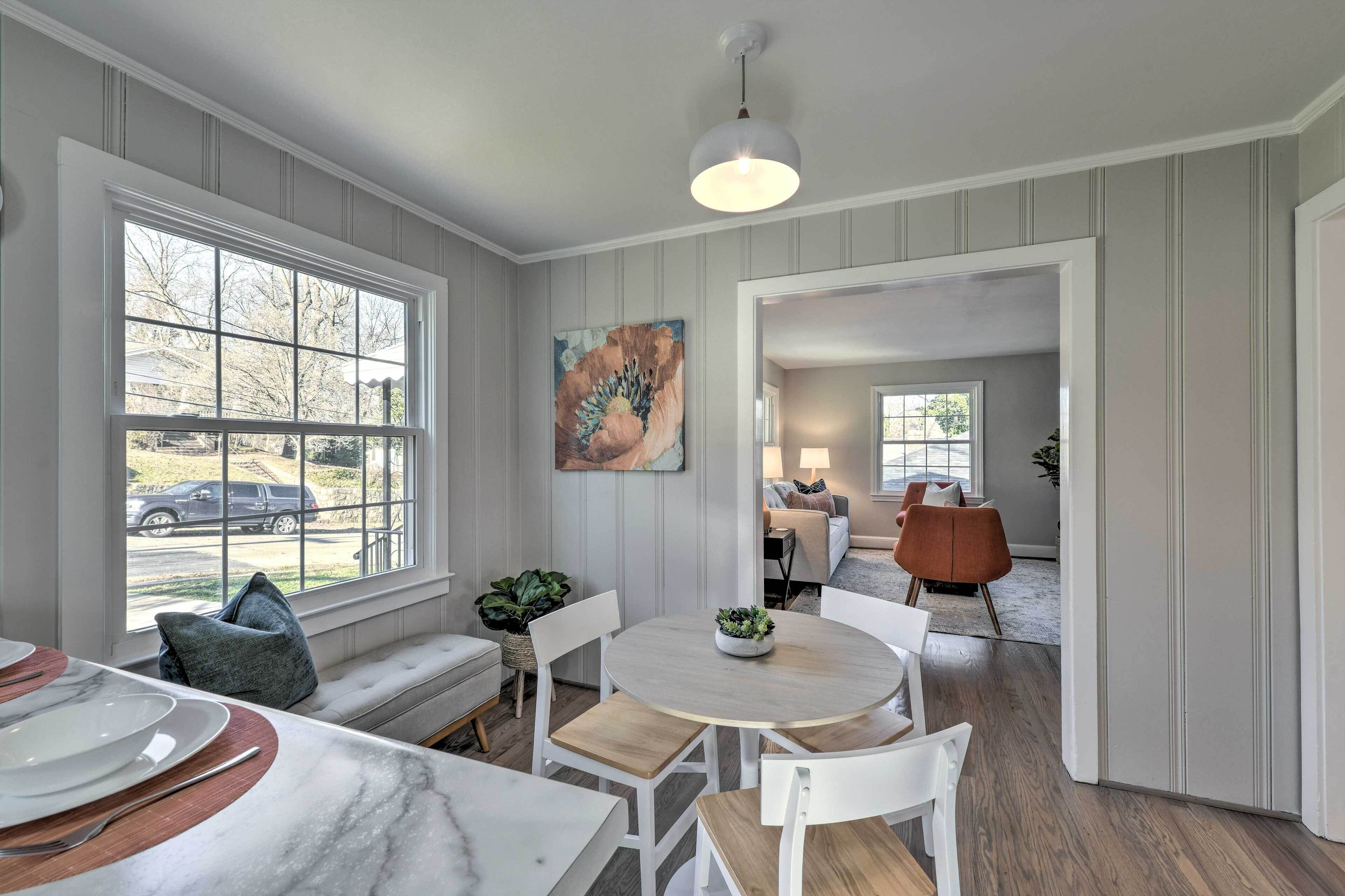 Mid-century Modern Cottage in Ardmore Area!