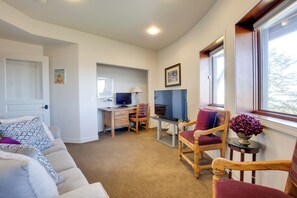 Apartment (1 Bedroom) | Interior - Stunning 360 Ocean Views, Near Redwoods NP! (Smith River)