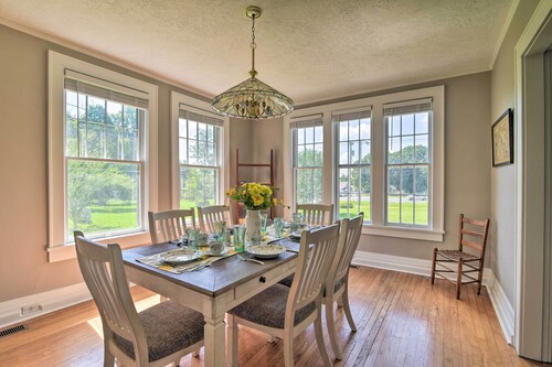 Glasgow Home w/ Porch: Close to Lake & Caves!