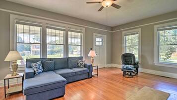 House (4 Bedrooms) | Front of property