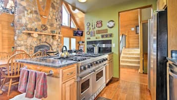 House (5 Bedrooms) | Interior