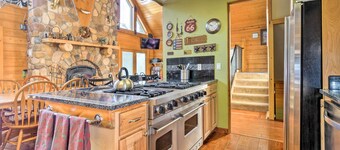 Spacious Fairplay Cabin w/ Deck & Dry Sauna!