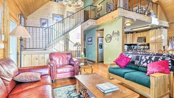 House (5 Bedrooms) | Interior