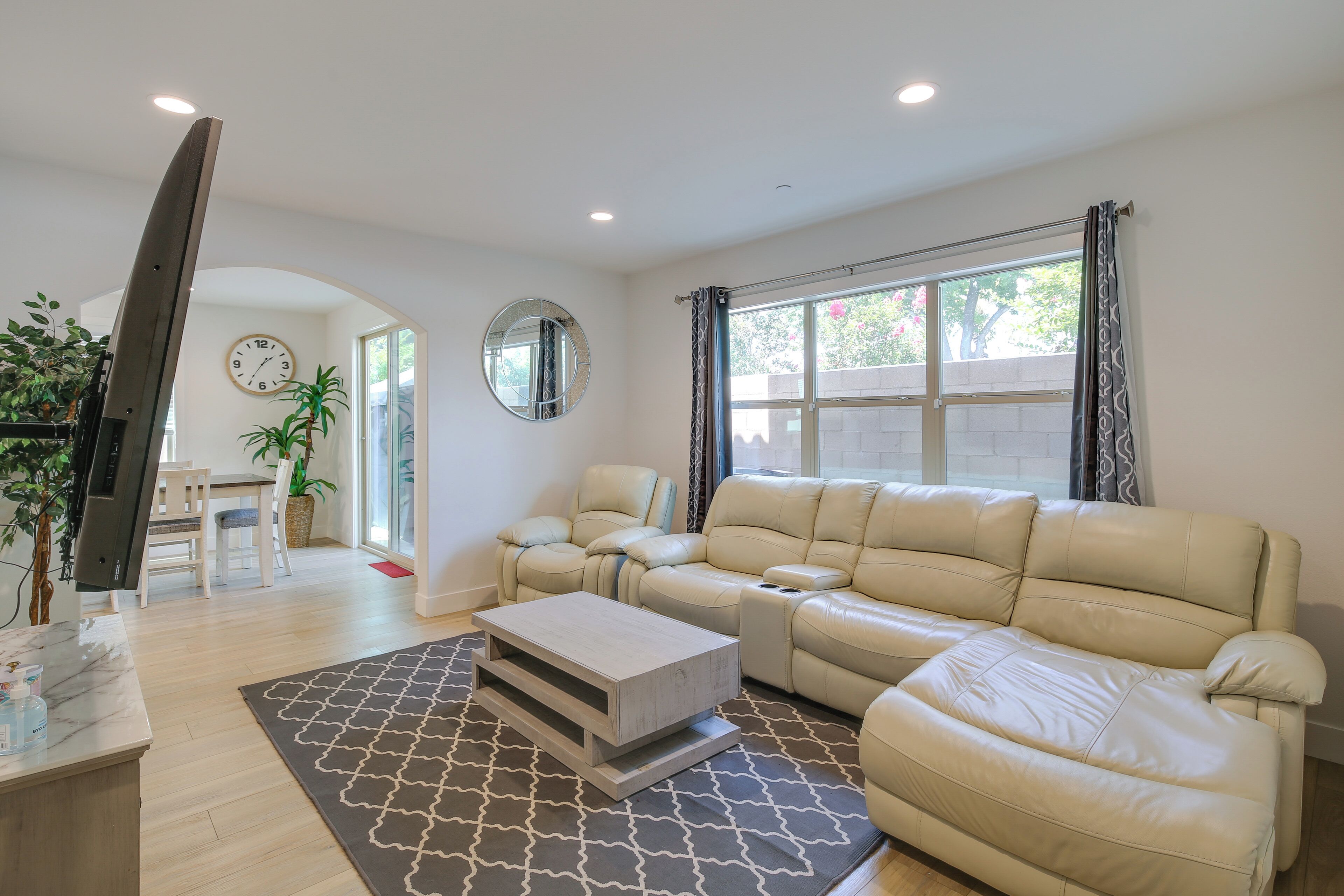 House (4 Bedrooms) | Depan hartanah