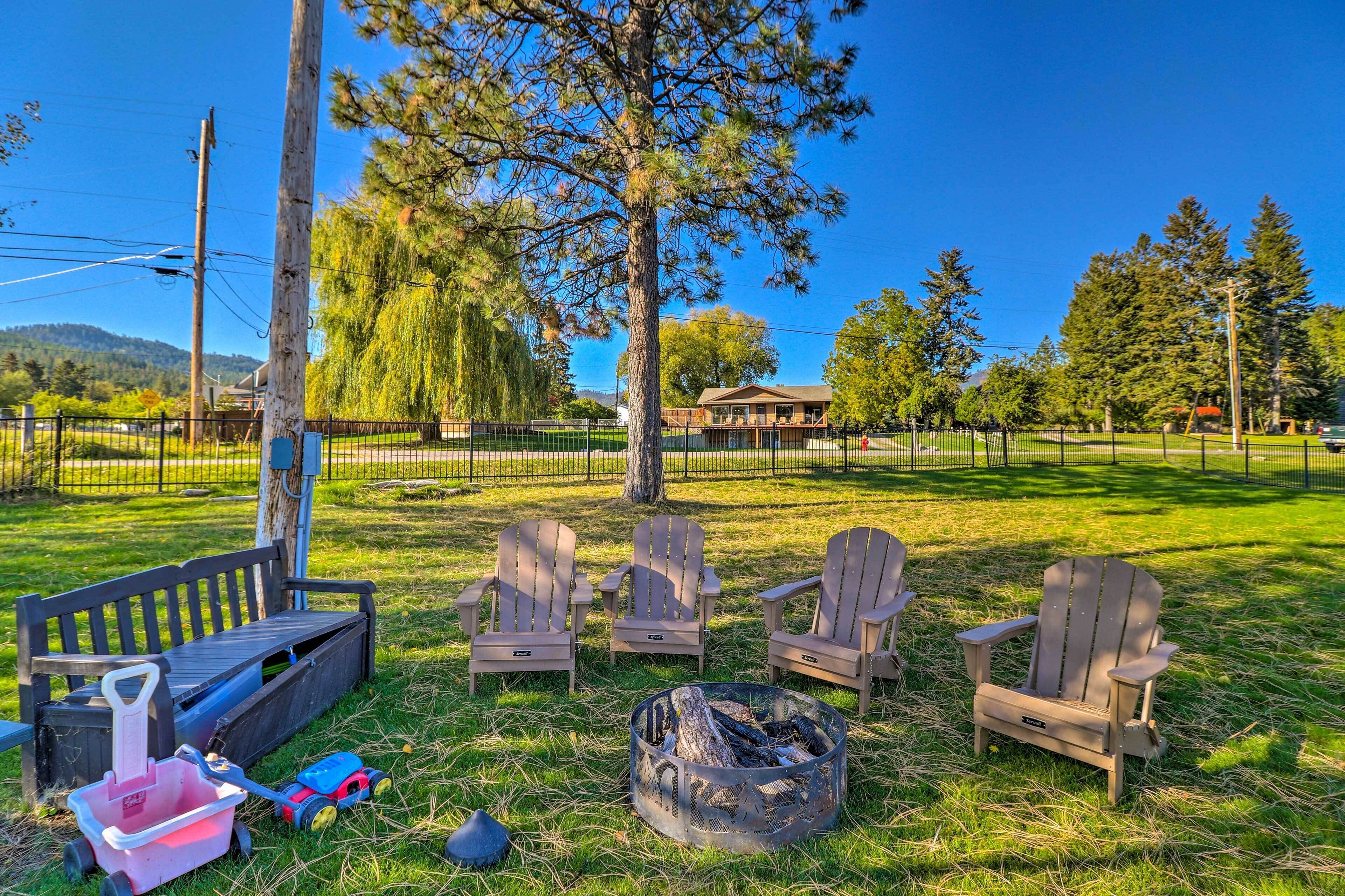 Lakeside Home w/ Beach ~ 14 Mi to Ski Area!