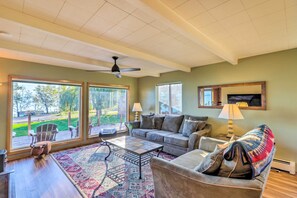 House (5 Bedrooms) | Interior