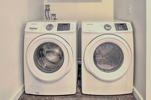 Cottage (1 Bedroom) | Interior - Quaint, Cozy Outdoor Retreat Near Mt Rainier! (Roy)