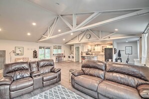 المنشأة من الداخل