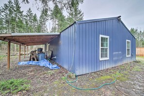 Cottage (1 Bedroom) | Interior - Quaint, Cozy Outdoor Retreat Near Mt Rainier! (Roy)