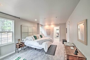 Cottage (1 Bedroom) | Interior - Quaint, Cozy Outdoor Retreat Near Mt Rainier! (Roy)