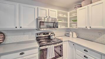 Casa de campo (1 Bedroom) | Cocina privada | Microondas, horno, parrilla de estufa y cafetera y tetera