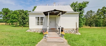 Serene Mcewen Cottage ~ 2 Mi to Golf Course!