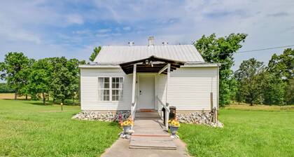 Serene Mcewen Cottage ~ 2 Mi to Golf Course!