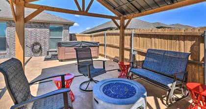Modern Amarillo House w/ Fire Pit + Hot Tub!