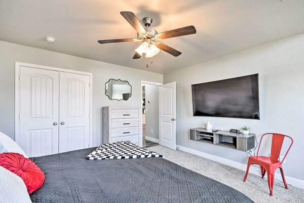 Modern Amarillo House W/ Fire Pit + Hot Tub! - Amarillo, TX