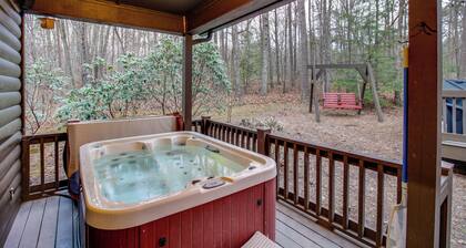 Mossy Rock Retreat: Cabin Near Desoto Park!