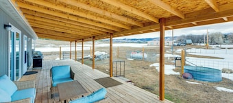 Spacious Tierra Amarilla Ranch House w/ Deck!