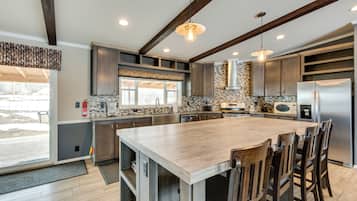 House (4 Bedrooms) | Interior