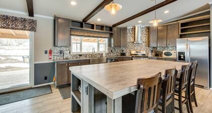Spacious Tierra Amarilla Ranch House w/ Deck!