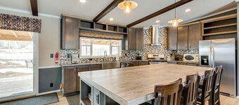 Spacious Tierra Amarilla Ranch House w/ Deck!