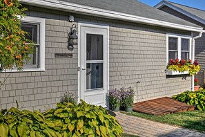 Cottage (2 Bedrooms) | Interior - 'osprey Cottage' South Freeport Home on Casco Bay! (Freeport)