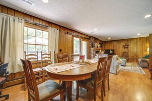 Dining - Serene Canton Home w/ Deck & Mountain Views! (Canton)