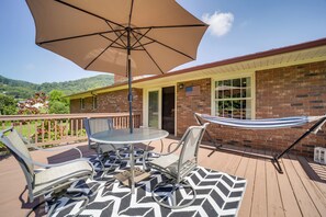 Outdoor dining - Serene Canton Home w/ Deck & Mountain Views! (Canton)
