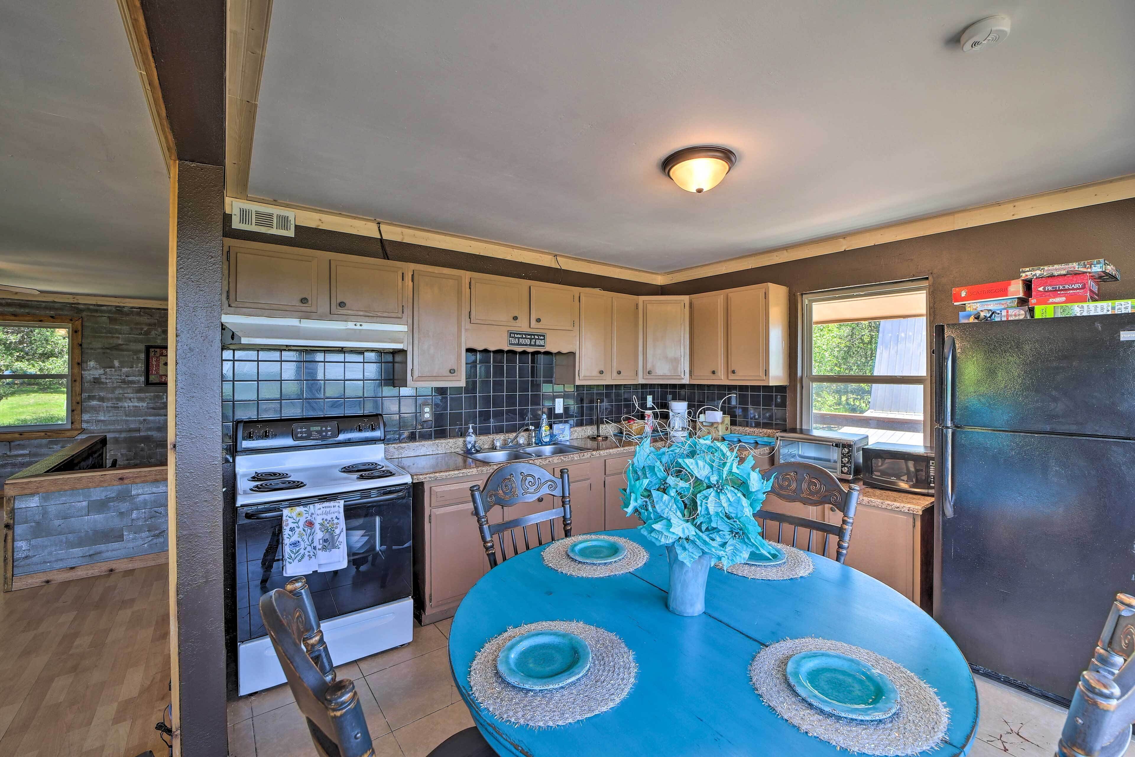 Vian Getaway w/ Lake Tenkiller Views & Deck!