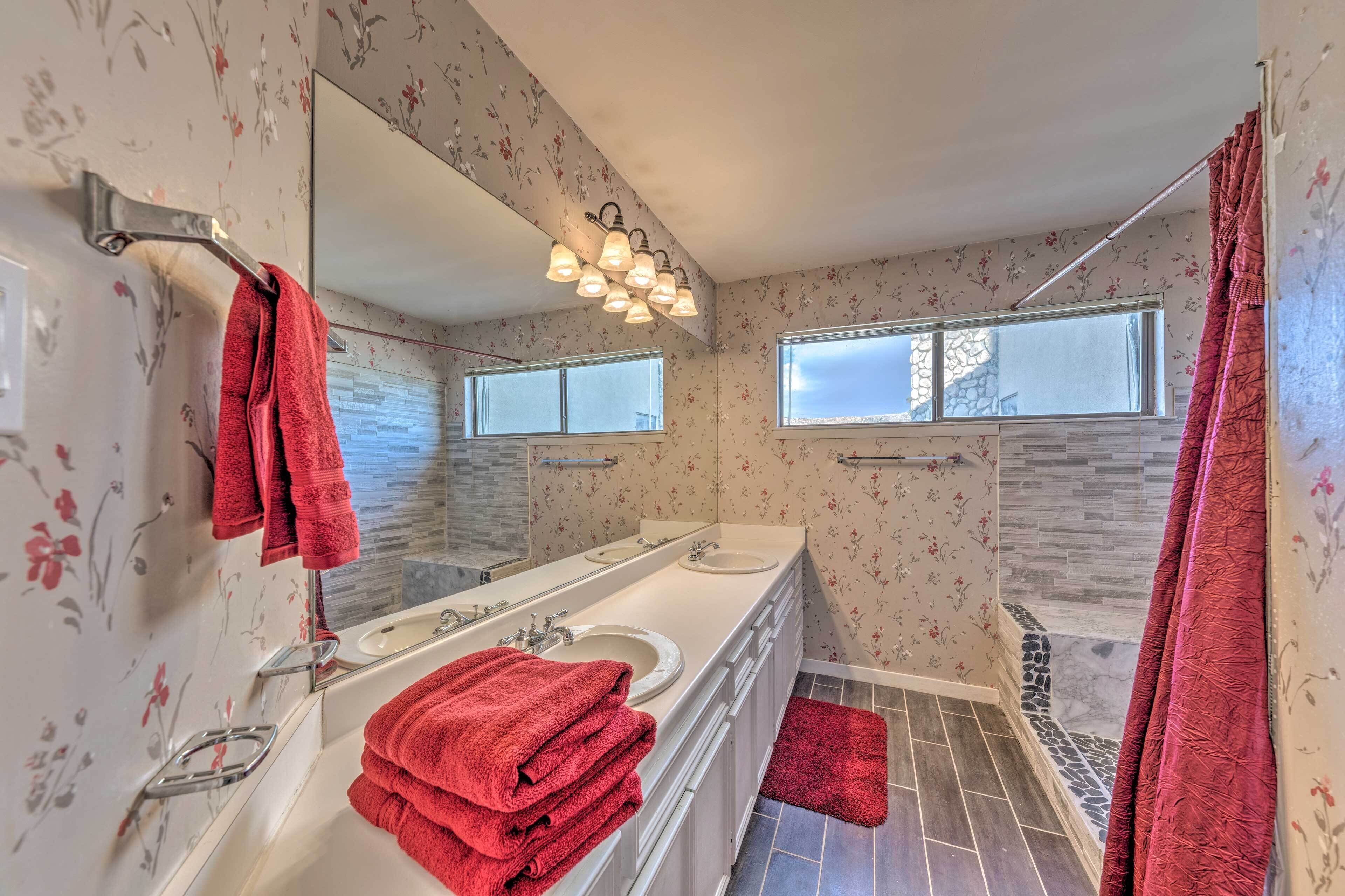 Ruidoso Condo Near Skiing, Hiking & Casinos!