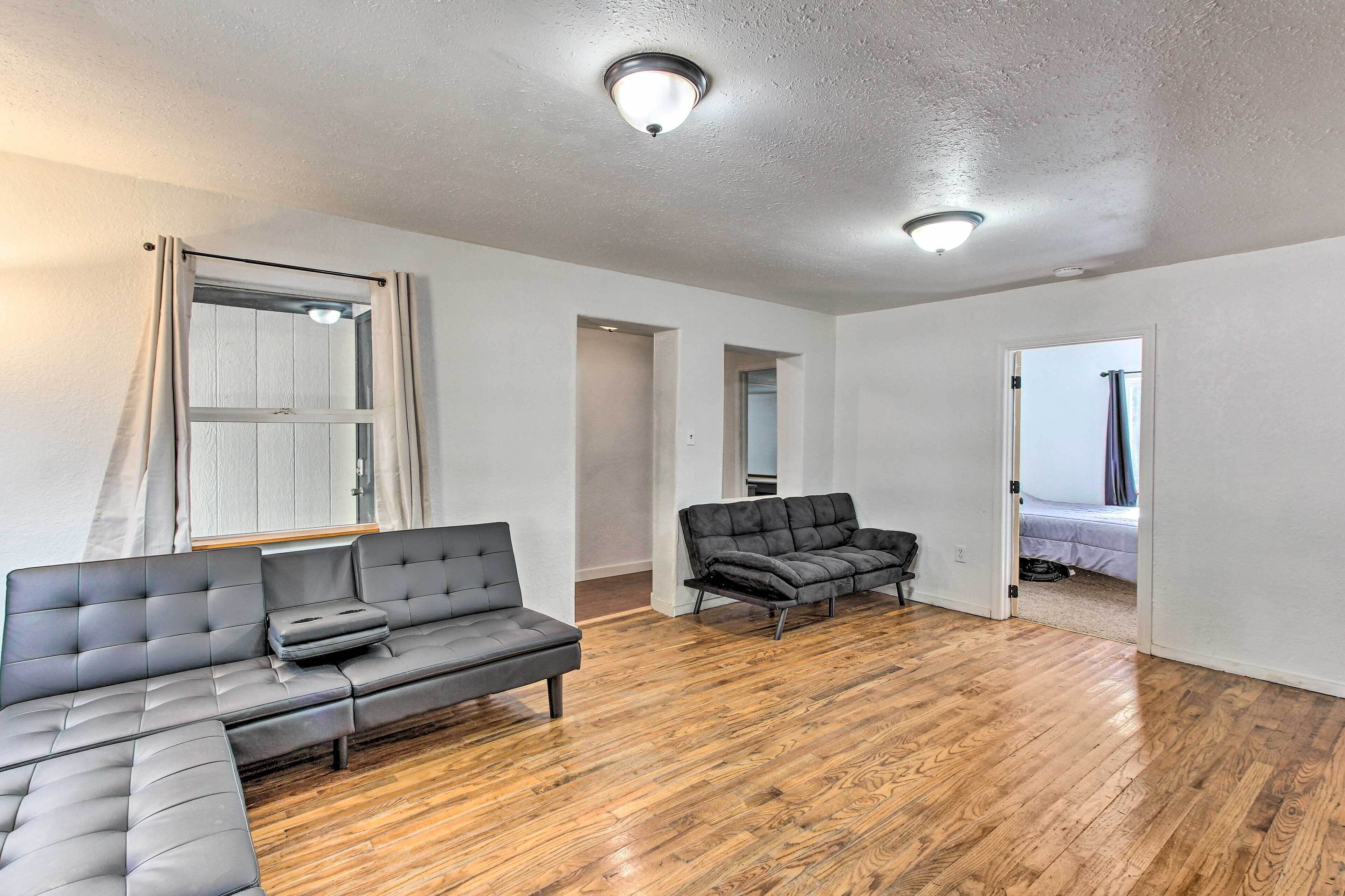 Riverfront Dorena Home w/ Hot Tub & Game Room!